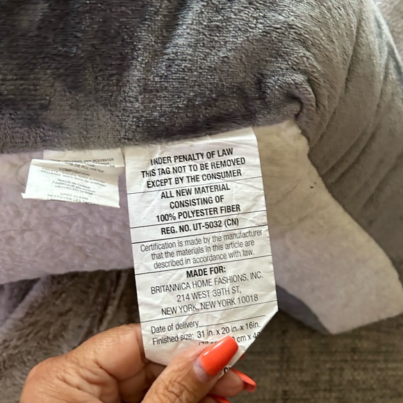 ❗️SOLD❗️UGG Gray/White Large Body Pillow - Picture 8 of 8